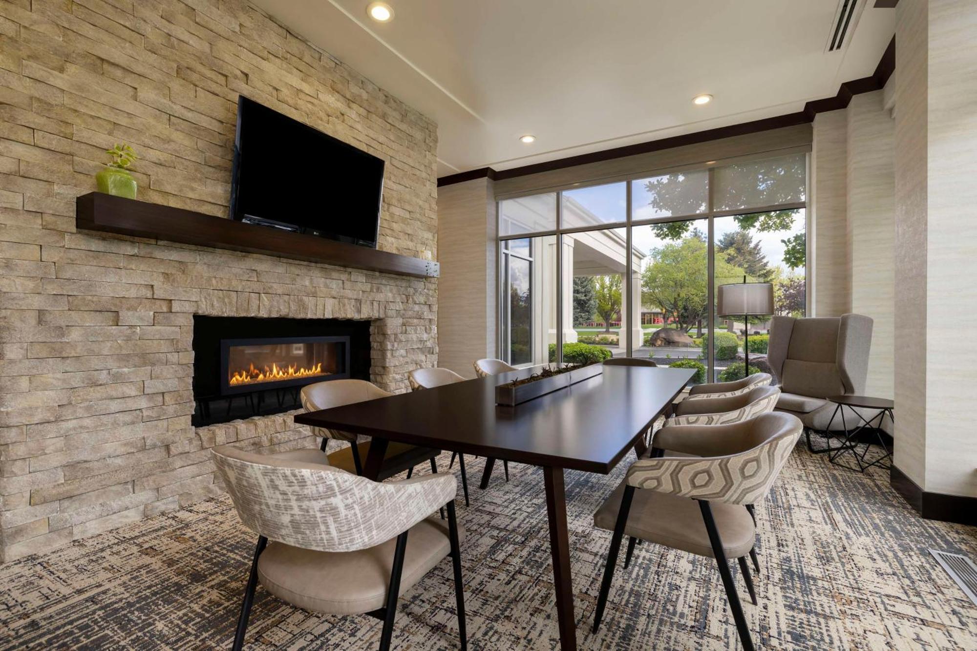 Hilton Garden Inn Boise Spectrum Екстериор снимка